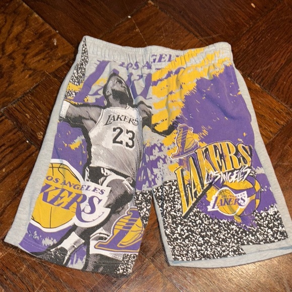 Los Angeles Lakers Lebron James NBA Shorts Mens Size S (VSMA397S) Gray - Picture 1 of 12